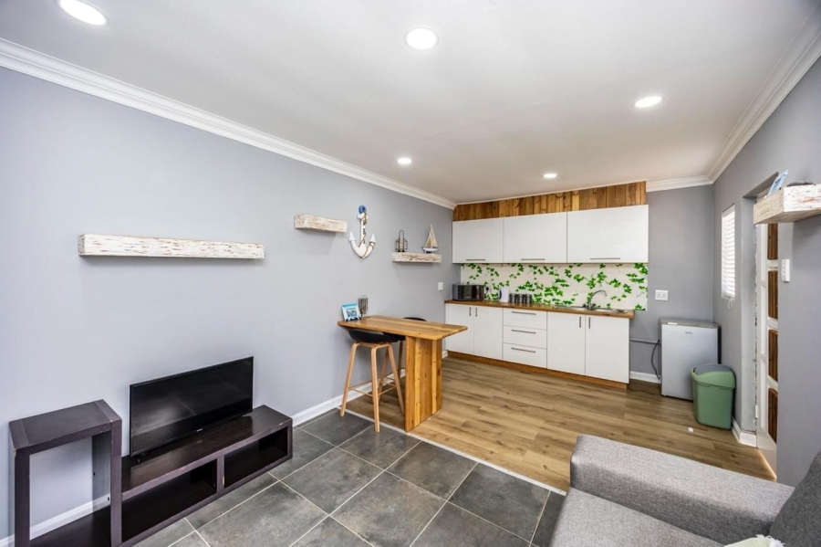 6 Bedroom Property for Sale in Gonubie Eastern Cape